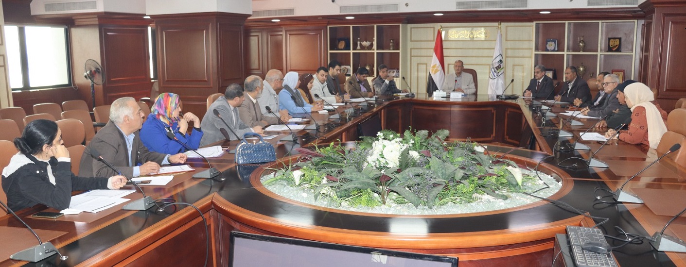 السكرتير العام يتابع موقف مشروعات القطاعات المختلفة